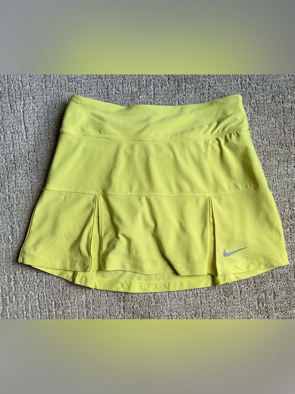 Nike Women’s Neon Yellow Tennis Skort HAS PILLING!